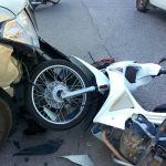 【交通事故体験談】歩道へ侵入しようとした車と原付バイクとの事故。納得のいかない賠償額で示談に応じました