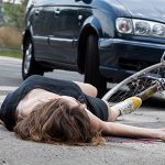 【交通事故体験談】Y字路に飛び出した自転車と車の衝突事故。保険会社の対応に不満があります