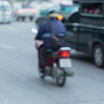 【交通事故体験談】横断歩道を歩行中、原付バイクが「車道逆走」して接触。保険について勉強になった