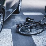 【交通事故体験談】スピードを出した自転車と車が交差点で衝突事故。自分の過失が大きかったが保険会社の親身な対応に助けられました