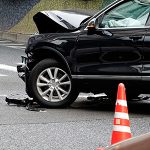 【交通事故体験談】交差点で車と衝突。初めての事故で不安だったが保険会社の対応に助けられた